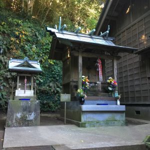 神奈川県三浦郡にある諸磯神明社境内の、小桜姫神社の祠