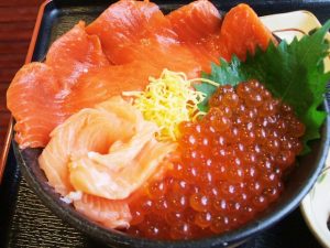 神奈川県三崎の名物「マグロ丼」