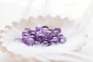 【パワーストーン】アメジストの効果と浄化方法｜誠実な愛と癒しをもたらす紫水晶