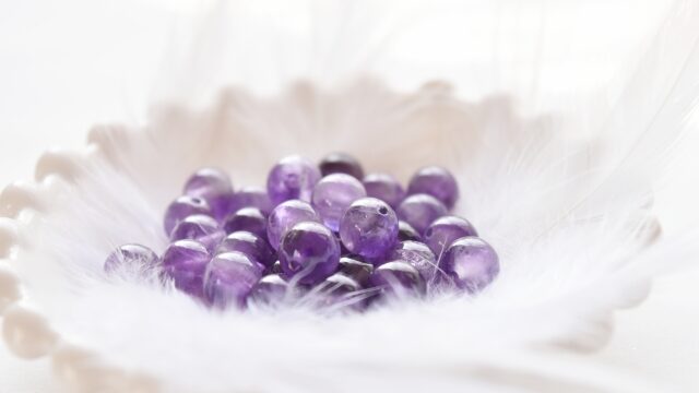 【パワーストーン】アメジストの効果と浄化方法｜誠実な愛と癒しをもたらす紫水晶