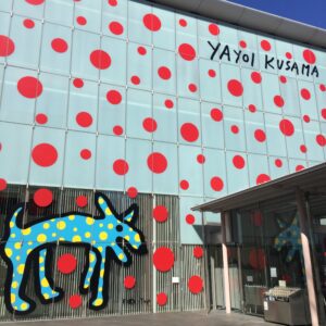 【美術館】『松本市美術館』美術館を埋める草間彌生さんの目を引く赤ドット！