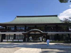 寒川神社の御朱印受付の建物