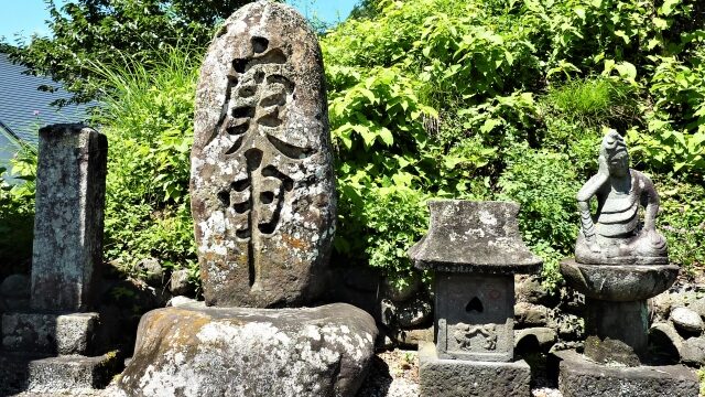 【日本の神様】『庚申塔』とは?意味・由来・祀られる猿田彦神と青面金剛のご利益