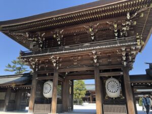 寒川神社の立派な神門
