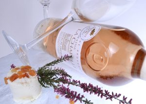 恋愛運を上げるのに効果的な、チーズとロゼワインの組み合わせ