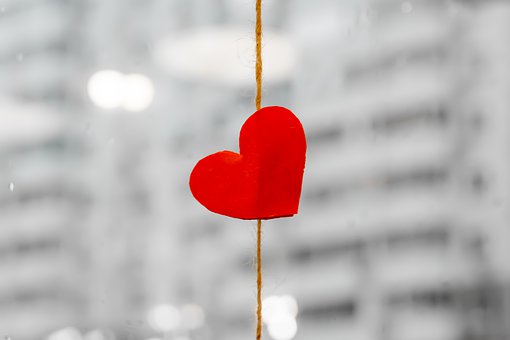 ラッキーモチーフ 愛の象徴 ハート の意味と 心に作用する恋愛運ｕｐの効果 ウズラボイス
