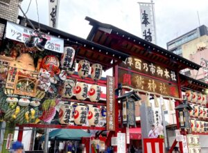 浅草酉の市、神社で開催されるお祭りの様子