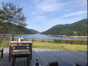 ワイルドチキンのテラス席