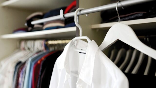 【風水】洋服の寿命を見極める!スピリチュアル視点で邪気を落とし、メンテナンスする方法