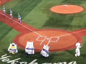 雨の日のマスコットたち１