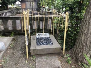 立川水天宮の歯固め石納め所