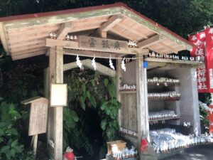 佐助稲荷の霊狐泉