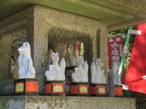 佐助稲荷神社の灯篭