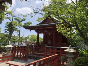 鶴岡八幡宮の旗上弁財天社