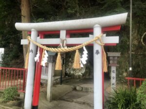 藤ヶ崎龍神社の内宮の紅白鳥居