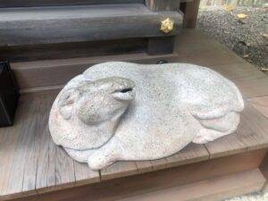 日牟禮八幡宮の天満宮の白牛