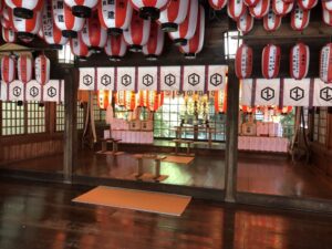 三河ゑびす社の社殿内