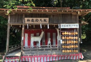 砥鹿神社里宮の神鹿絵馬殿