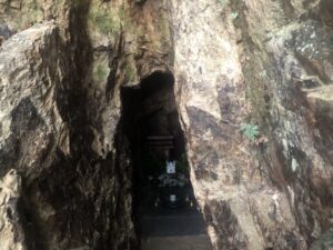 藤ヶ崎龍神社内宮のお社がある洞窟
