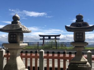 白鬚神社から見た湖中鳥居