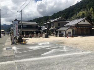 白髭神社の駐車場
