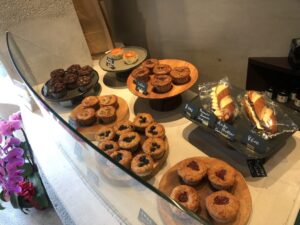 タロット美術館カフェの陳列マフィン