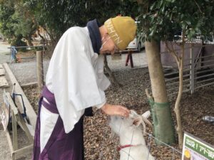 モモちゃんと分祠長の草山さん