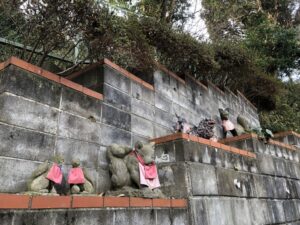 豊川稲荷横須賀別院の狛狐様たち