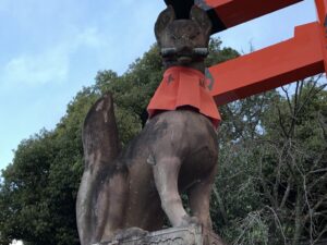 伏見稲荷の狛狐様 巻物