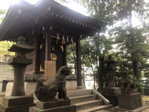 金王八幡宮境内の金王丸御影堂