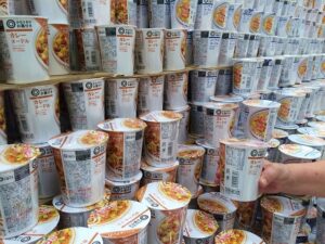 カップ麺コーナー