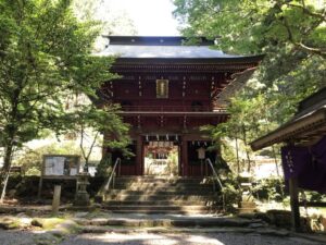 茨城県花園神社の楼門２｜良い香りがしそうな神社のイメージ