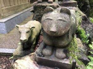 斎神社日向殿の動物像