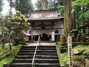 御岩神社境内の斎神社