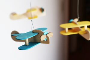 【風水】モビールや吊るすインテリアの開運効果 空間の気を動かす飾り方と注意点