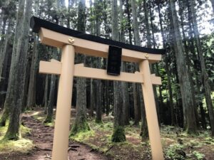 薩都神社中宮