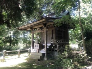 都萬神社境内の八坂神社