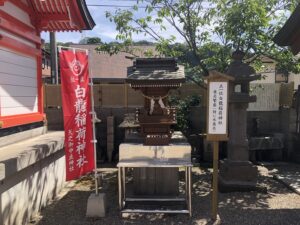 妙見神社境内の白龍稲荷神社
