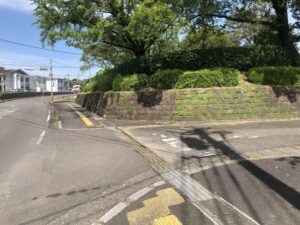 都萬神社の駐車場入口