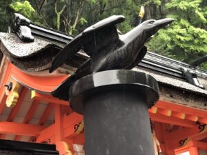 八咫烏の銅像
