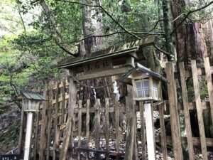 玉置神社境内の玉石社