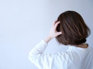 落ち込む女性