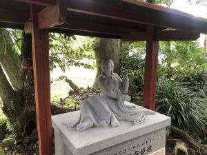 木花神社のコノハナサクヤヒメ像