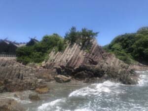 大御神社の柱状岩