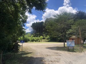 霧島岑神社の駐車場