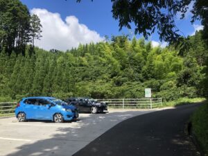 溝ノ口洞穴の駐車場