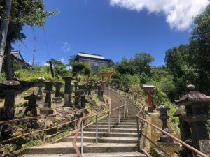 霞神社参道の階段