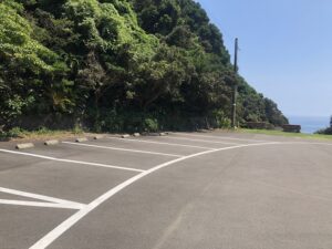 都井岬の先端にある御崎神社の駐車場