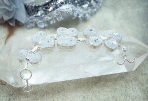 水晶クラスターでアクセサリーを浄化