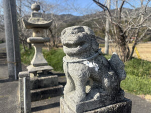 鰐鳴八幡宮の狛犬１